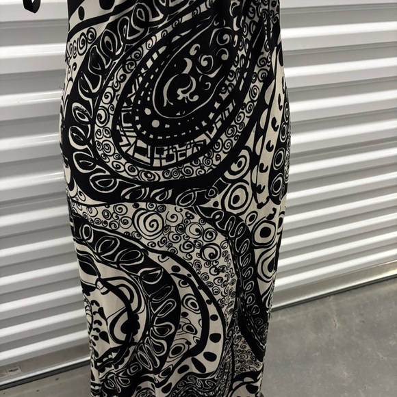Bisou Bisou Black and White Paisley Maxi Dress - Picture 3 of 4